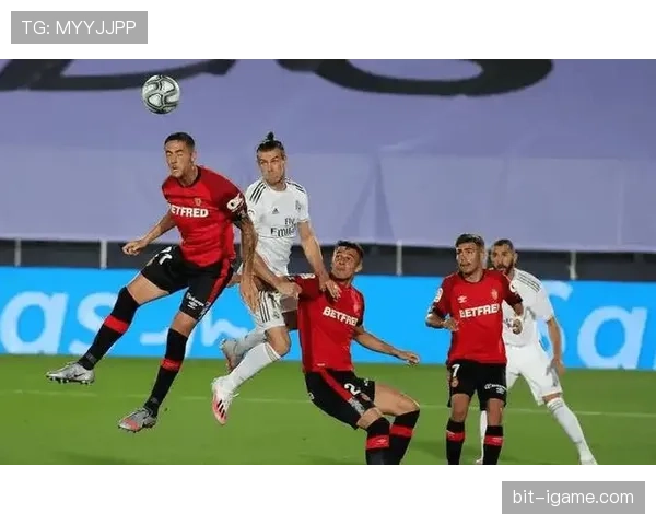 奥格斯堡主帅战术灵活调整，球队状态回升表现抢眼