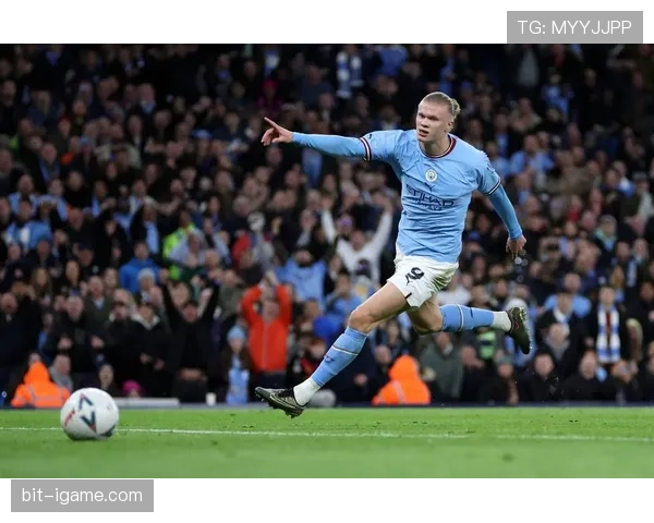 阿尔瓦雷斯携手哈兰德强势出击，曼城延续稳健胜势