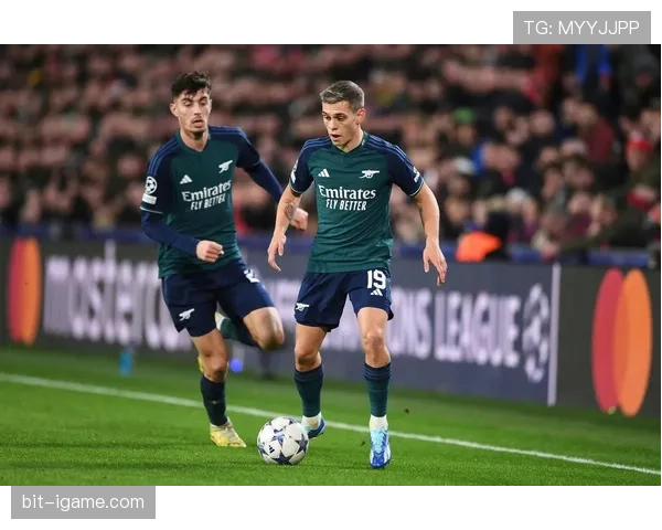 特罗萨德职业生涯的高效性与价值解析 特罗萨德职业生涯的高效性与价值解析