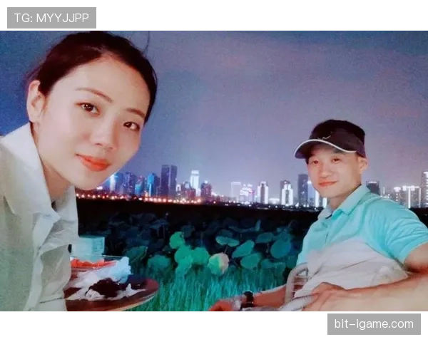 杨威这张生活照，冠军的自律和账单上的数字同框，别跟我说你不羡慕